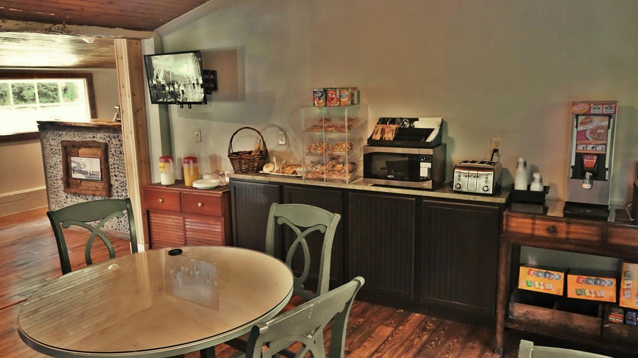 Riverside Lodge At تشيمني روك المظهر الخارجي الصورة
